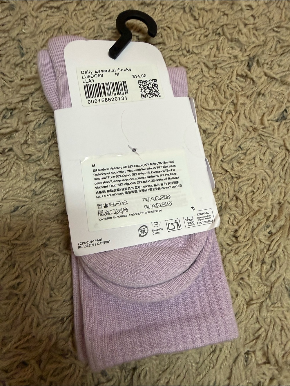 NWT Lululemon Lavender Daily Essentials Crew Socks (size medium) - Picture 2 of 2